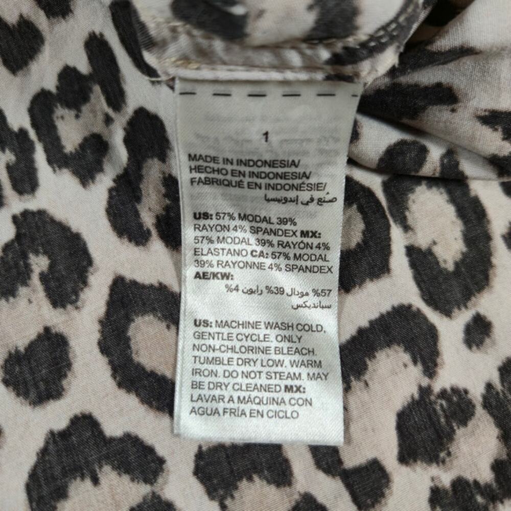 Chico's Womens Animal Print Button Up Top Size Medium Tan/Black Preppy Bohemian - Picture 6 of 6